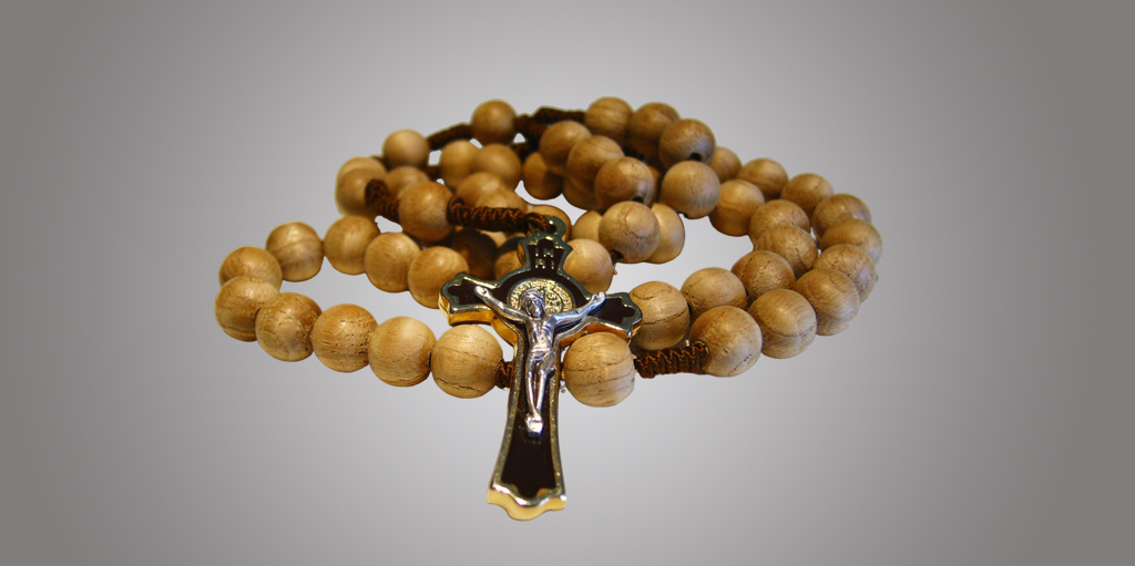 El Rosari consta de vint ‘misteris’ (esdeveniments, moments significatius) de la vida de Jesús i de Maria, dividits des de la publicació de la carta apostòlica “Rosarium Virginis Mariae”, en quatre ‘rosaris’.