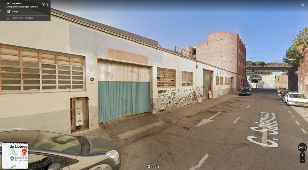La nau industrial al carrer Salamina de l'Hospitalet de Llobregat, de la qual desnonaran unes 50 persones.