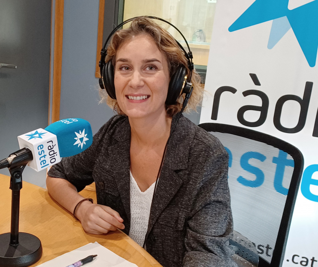 Jéssica Albiach, presidenta d'En Comú Podem al Parlament de Catalunya, als estudis de Ràdio Estel