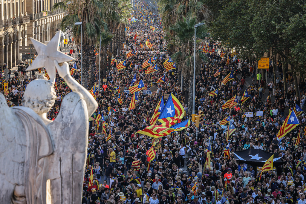 Milers de manifestants al final del recorregut de la mobilització de l'ANC per la Diada a Barcelona
