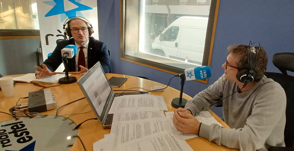 Josep Antoni Rom, nou rector de la universitat Ramon Llull, als estudis de Ràdio Estel en entrevista amb Pol Marsà