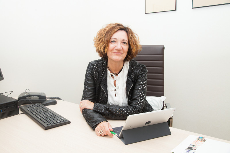 Conxita Peña, presidenta del Col·legi de Treballadors Socials de Catalunya, al seu despatx.