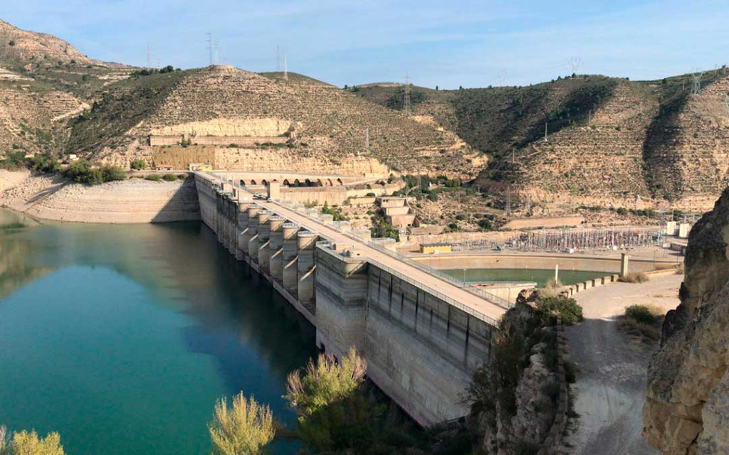 L'embalse de la central hidroelèctrica de Mequinensa