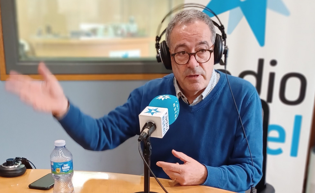 Pere Macias, coordinador de l'oficina de Rodalies a Catalunya, als estudis de Ràdio Estel