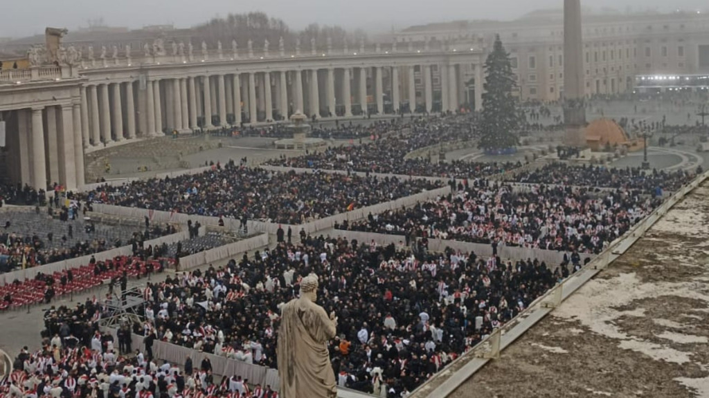 Imatge de la plaça de sant Pere del Vaticà el 5 de gener de 2022, dia del funeral de cos present de Benet XVI