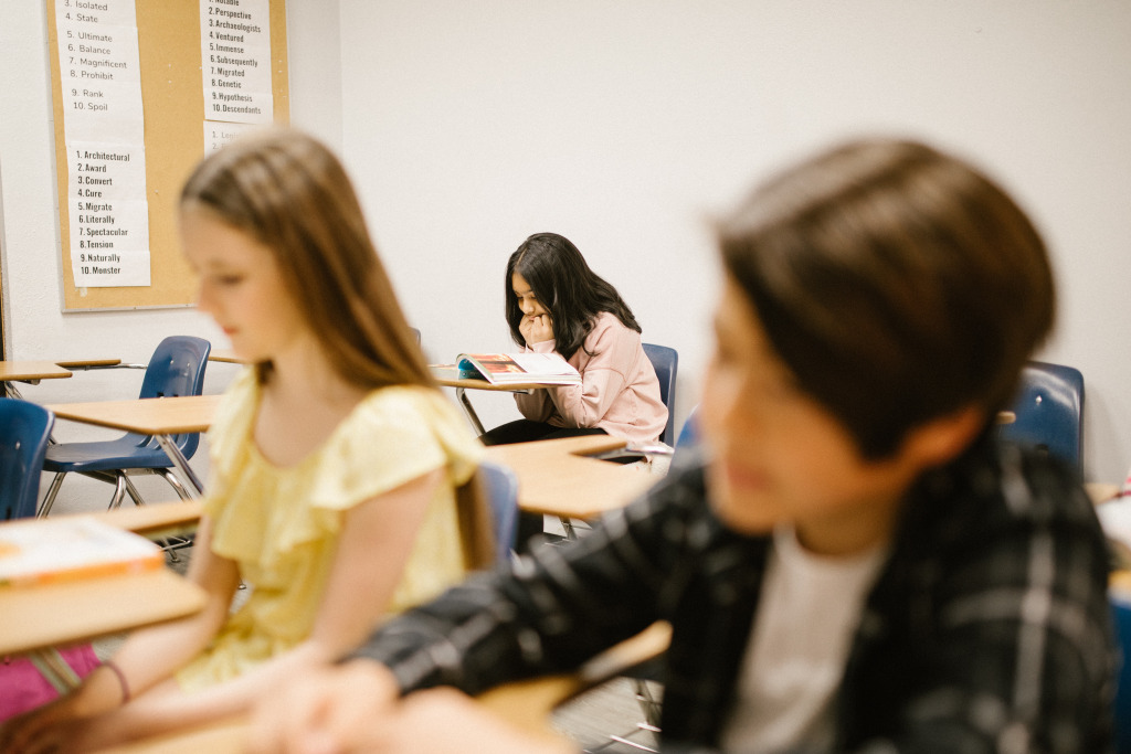 Adolescents a una classe