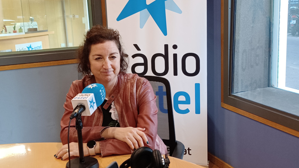 Alícia Romero, als estudis de Ràdio Estel