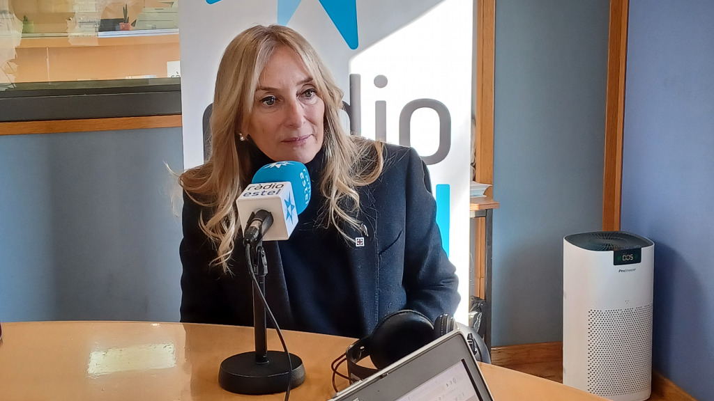 Anna Navarro Schlegel als estudis de Ràdio Estel