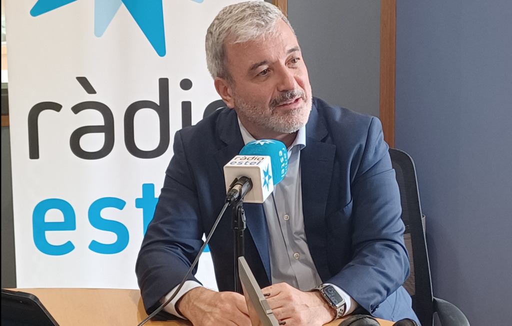 Jaume Collboni, als estudis de Ràdio Estel