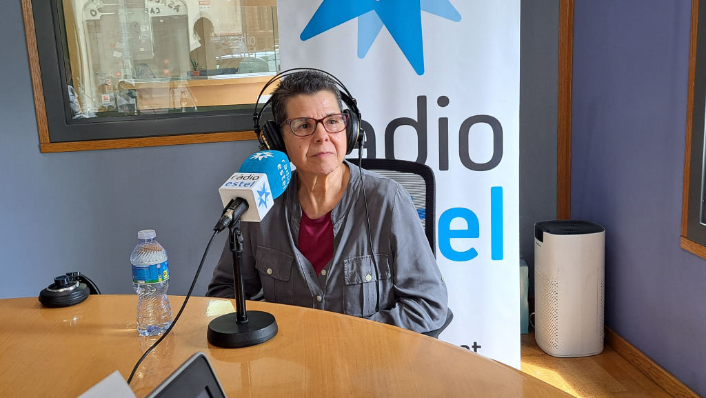 Vicki Bernadet, fundadora de la Fundació Vicki Bernadet contra l'abús sexual infantil i Creu de Sant Jordi 2023, als estudis de Ràdio Estel