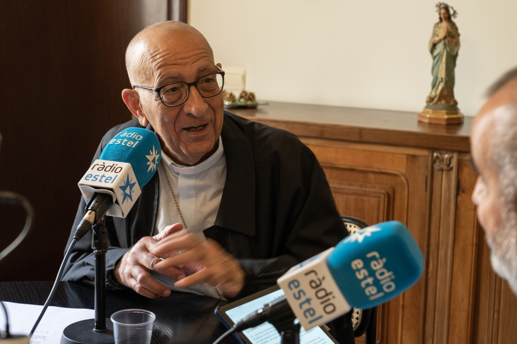 El Cardenal Omella, durant un moment de l'entrevista amb Ignasi Miranda