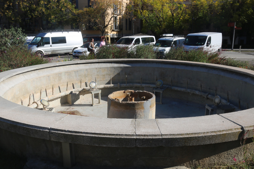 La font de la plaça de Girona, sense aigua