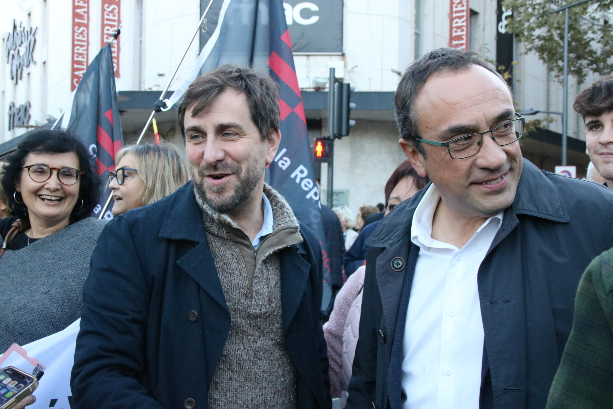 L'exconseller Toni Comín i Josep Rull durant la manifestació pel català a Perpinyà, el novembre de 2023