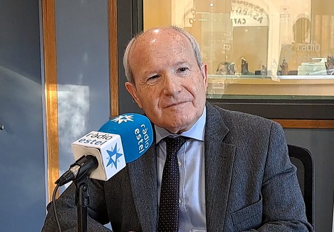 L'expresident José Montilla, als estudis de Ràdio Estel el 21 de desembre de 2023