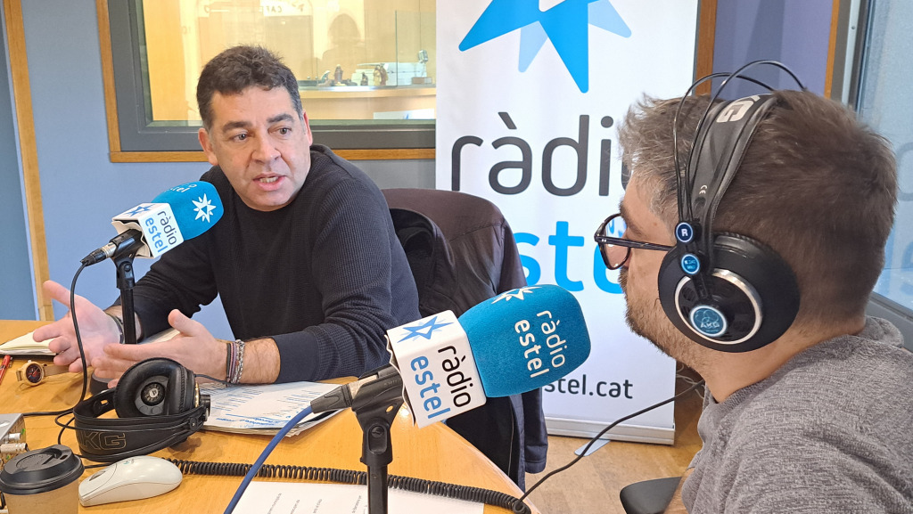 David Bondia, Síndic de Greuges de Barcelona, durant un moment de l'entrevista a Ràdio Estel, el 18 de gener de 2024.
