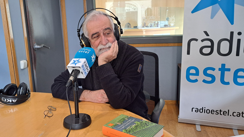 Vicenç Villatoro als estudis de Ràdio Estel el 12 de gener de 2024