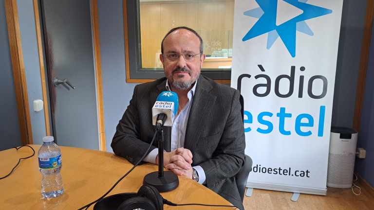 Alejandro Fernández, president del PP de Catalunya, als estudis de Ràdio Estel el 8 de febrer de 2024