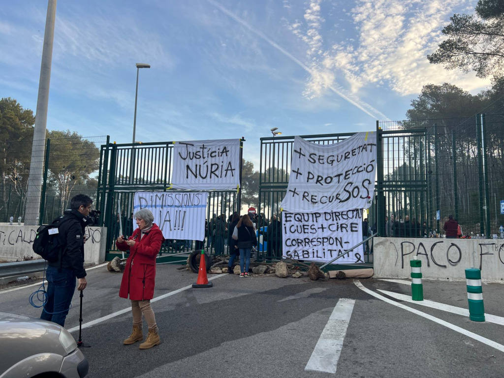 Imatges de la concentració a Mas d'Enric el 18 de març de 2024. Els treballadors penitenciaris tornen a bloquejar els accessos a les presons de Lledoners, Ponent, Puig de les Basses, Brians 1 i 2 i Mas d’Enric. FOTO: Cedida