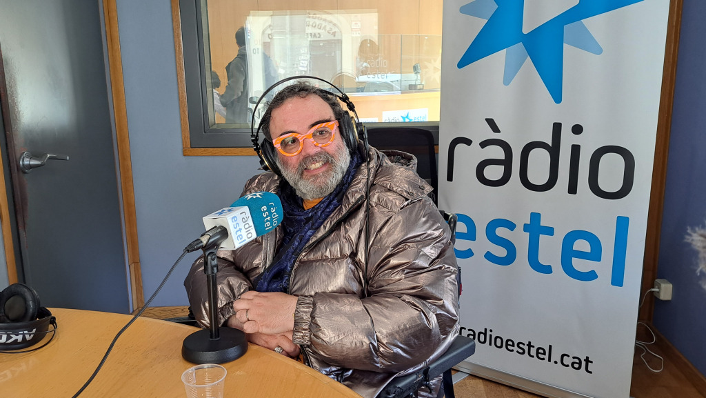Bob Pop als estudis de Ràdio Estel el febrer de 2024 | RÀDIO ESTEL