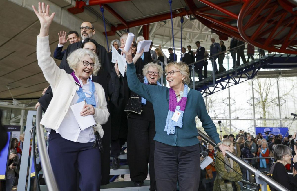 Les 'KlimaSeniorinnen', el grup de dones de més de 65 anys que va denunciar Suïssa al Tribunal de Drets Humans per inacció climàtica.