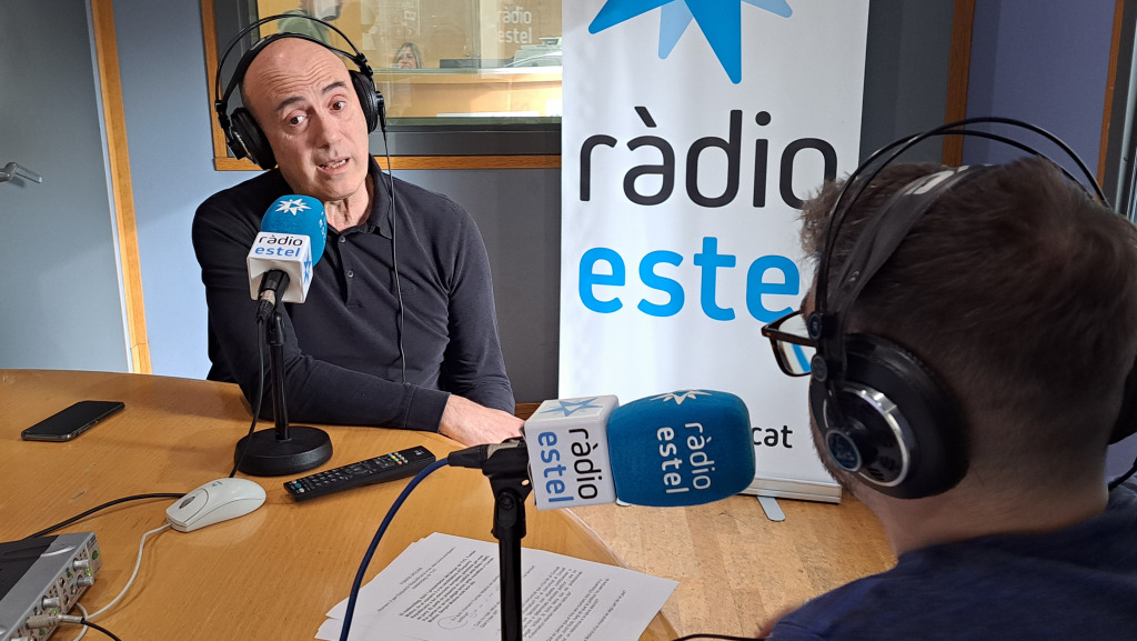 Tomàs Molina, als estudis de Ràdio Estel