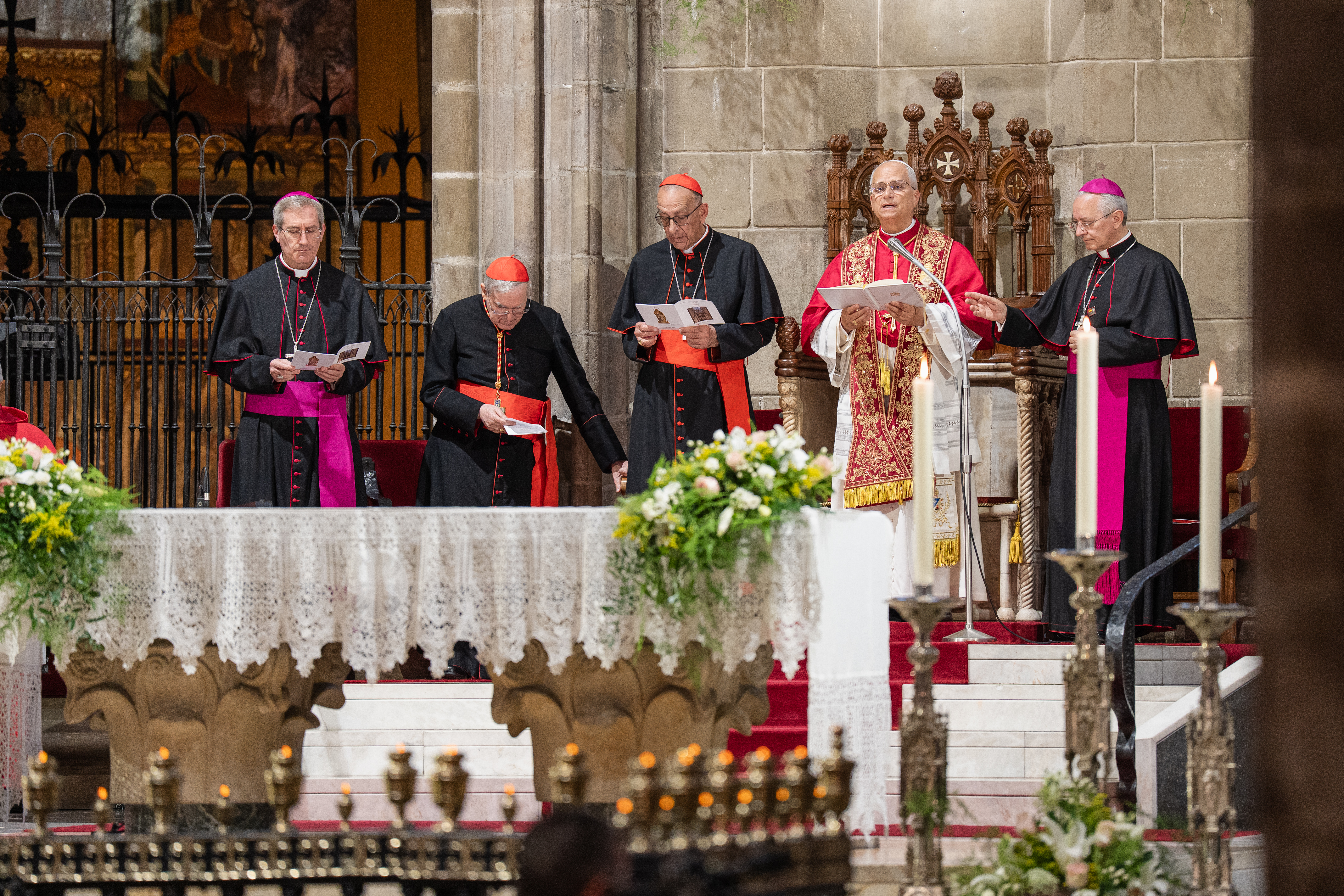 Lleó XIV saluda els fidels amb un "bon dia i bona ora" en la seva arribada a Barcelona