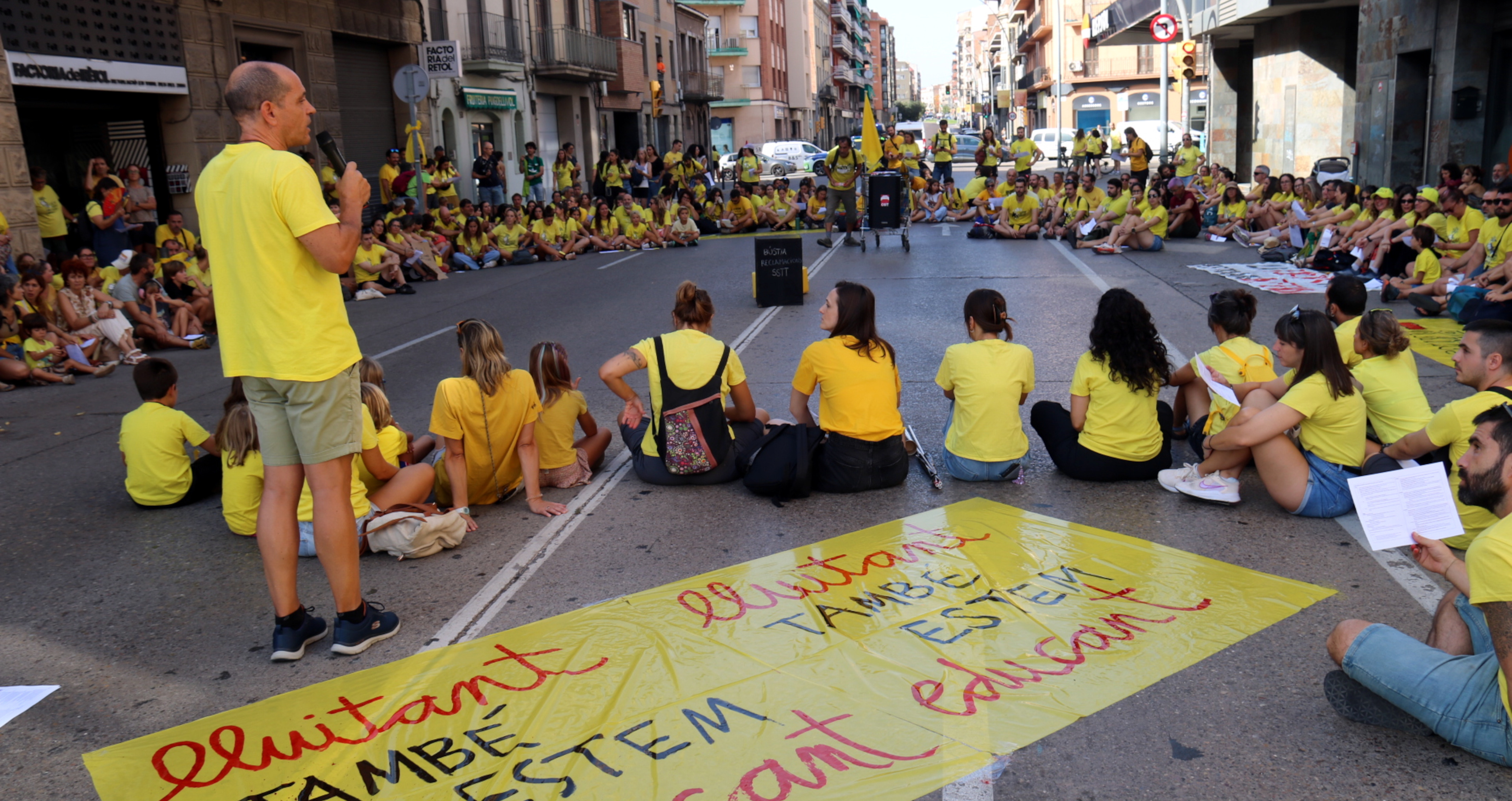 Les famílies reclamen tenir veu en el conflicte educatiu