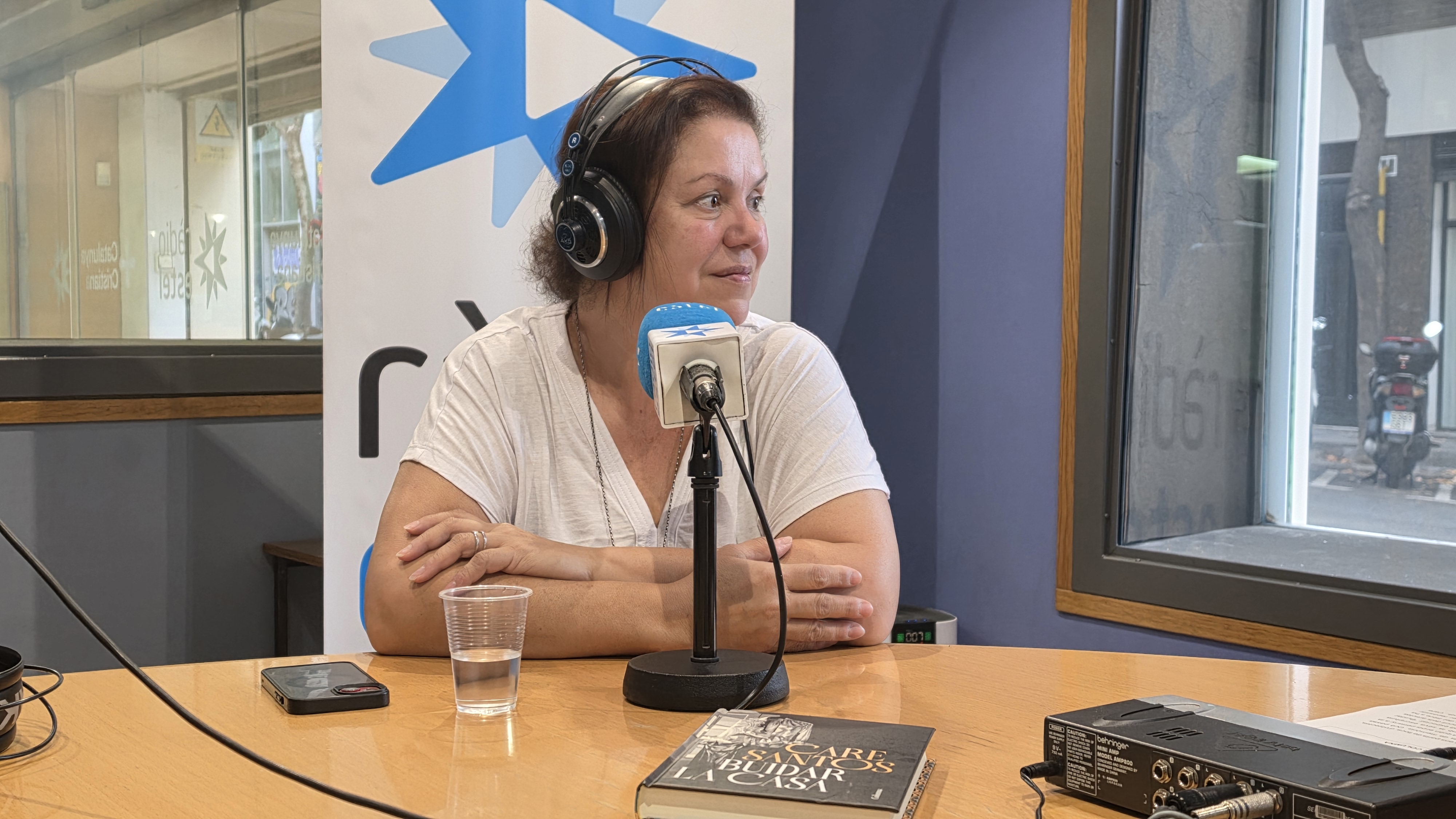 Care Santos: "Escriure sempre és conservar"