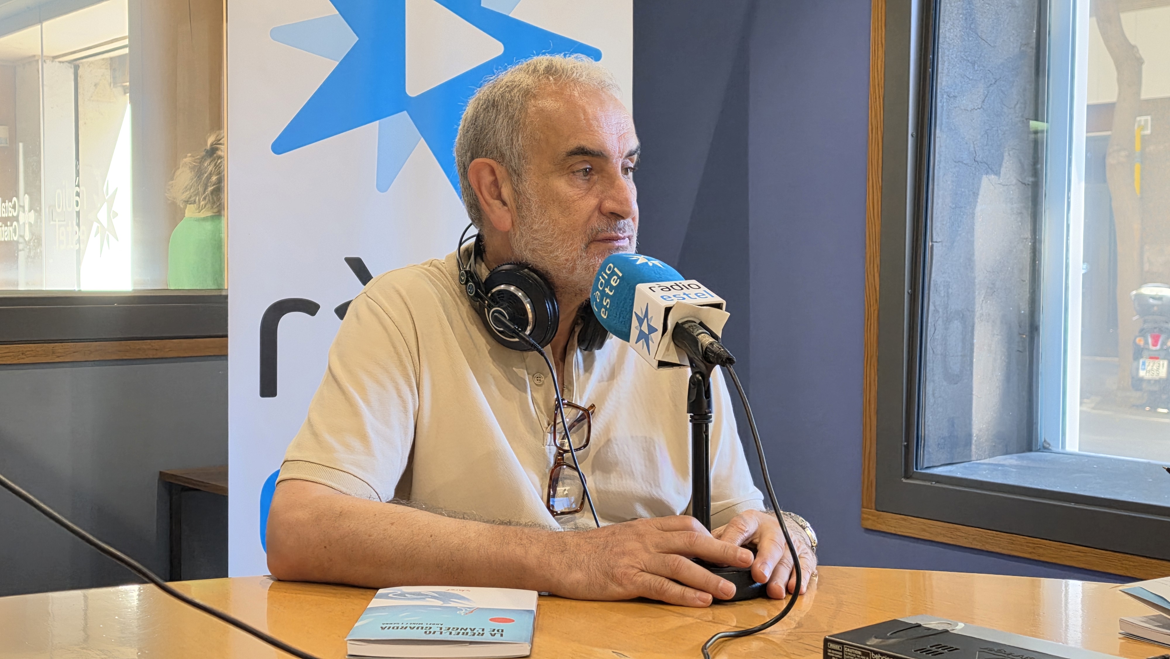 Àngel Miret: "La majoria de nosaltres som àngels i dimonis alhora"