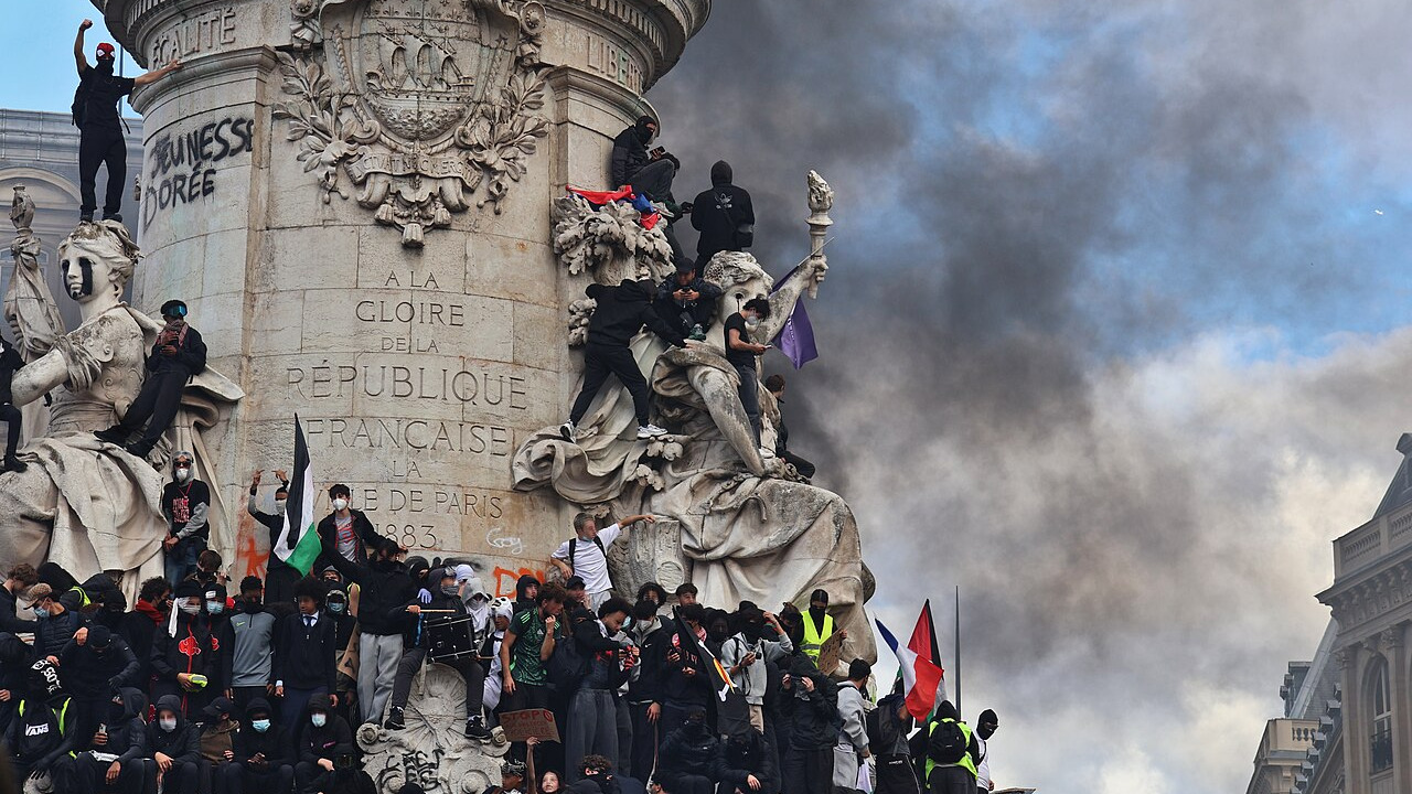 Protestes a França: de les reclamacions escolars a la revolta als carrers